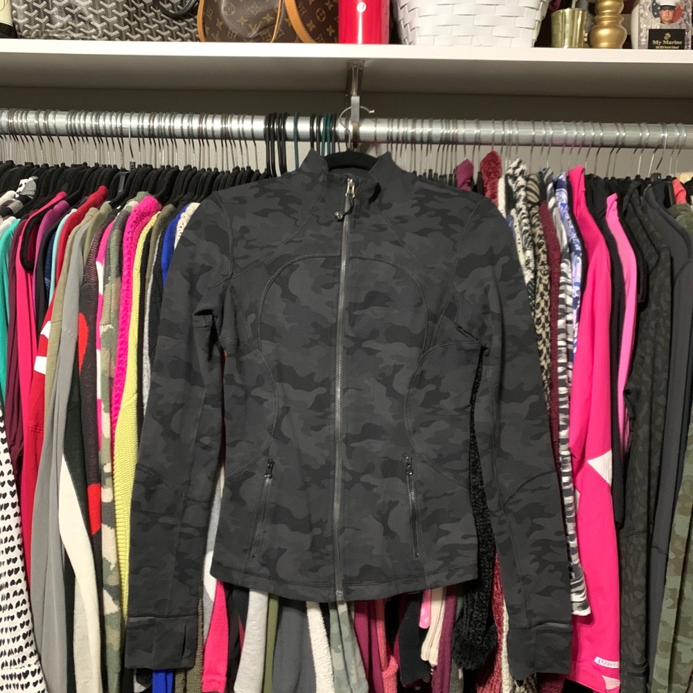 Lululemon Forme/Define Jacket in black camo❤️
